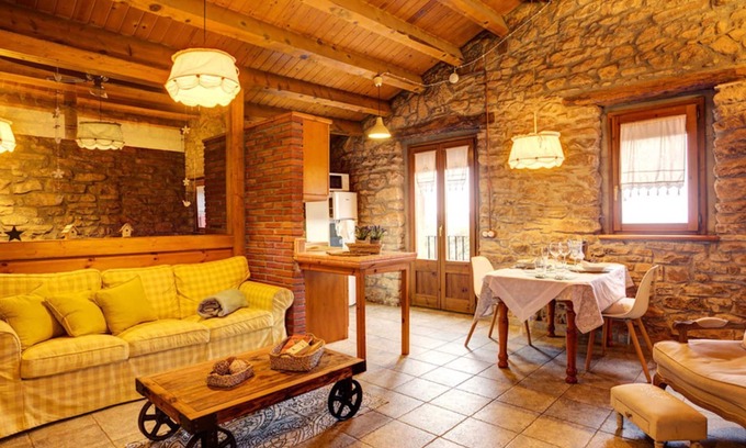 La Baronia de Rialb House | OLD SCHOOL OF PALAU