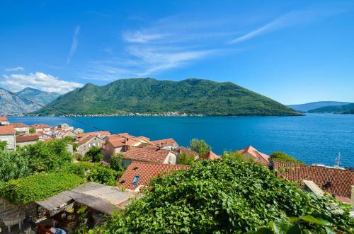 Perast Villa | Old stone seaview house