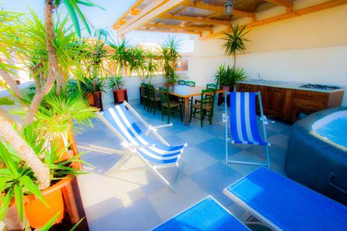 Ladispoli Apartment | Old Style by the sea, roof terrace, outdoor kitchen, Ladispoli