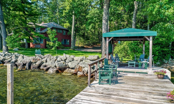 Wolfeboro House | Old Time Family Lodge on Winnipesaukee With Gorgeous Sand Beach