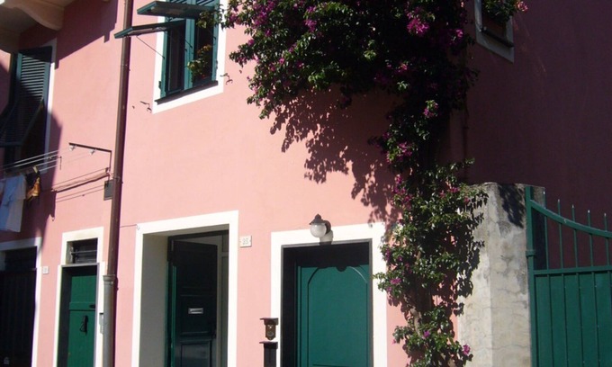 Levanto Apartment | Old town, detached property within walking distance of the sea and all services