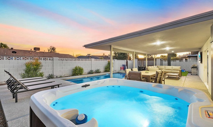 South Scottsdale Villa | Old Town Heated Pool & Spa Oasis Cabana Fire Pit