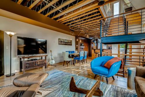Martinez Park Villa | Old Town Loft Oasis with Amazing Rooftop Deck!