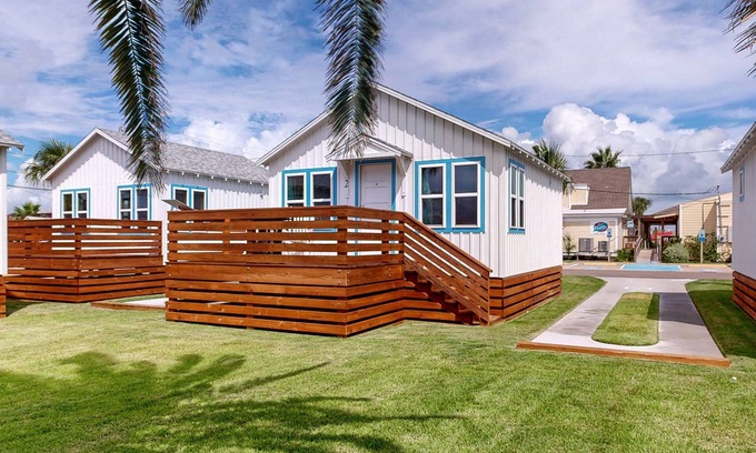 Old Town Cabin | Old Town Port A , Pet Friendly, Golf Cart Access