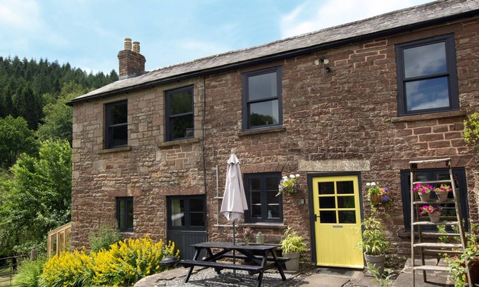 Blakeney Cottage | Old Tump House - Cottage With Views Of Forest Of Dean