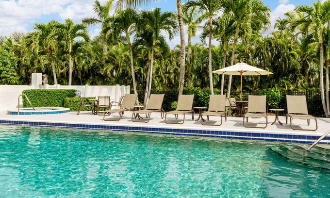 Marco Island Hotel | Olde Marco Island Inn and Suites