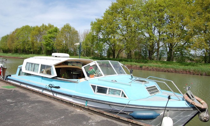 Cuffy Boat Rental | "OLEA" BOAT. Nevers. Magny-Cours. Loire. Allier. Loire Valley Center