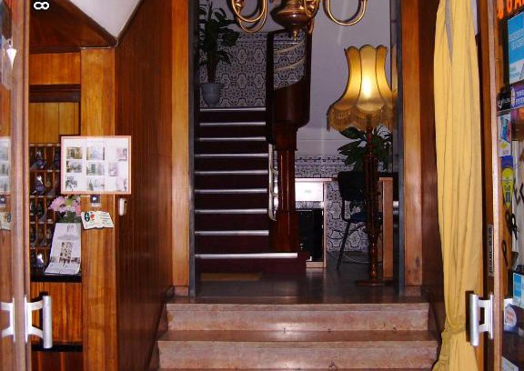 Nossa Senhora do Populo House | Olhos Pretos