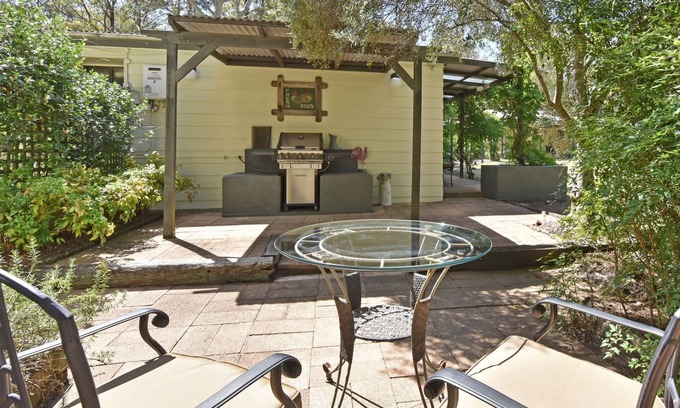 Pokolbin Cabin | Olive Grove 1 Studio with share pool in Central Vineyards