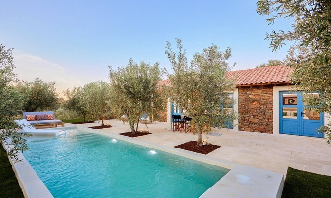 Armamar Villa | Olive Tree House - Two Bedroom Villa, Sleeps 4