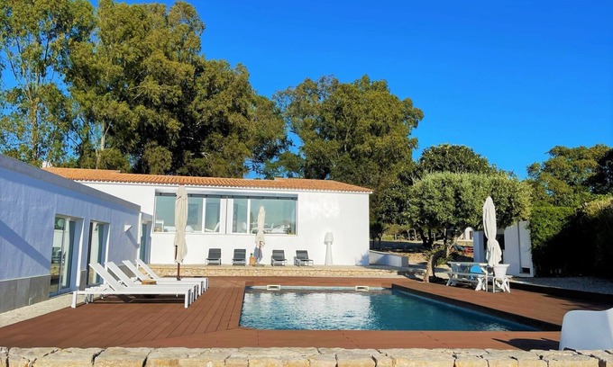 Caixas House | Olive trees villa near to Meco and Sesimbra beaches with air conditioning