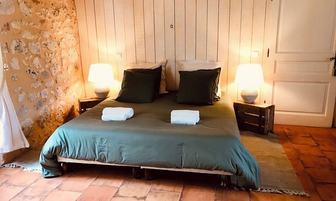 Lusignan-Petit Bed & Breakfast | Olivier guest room