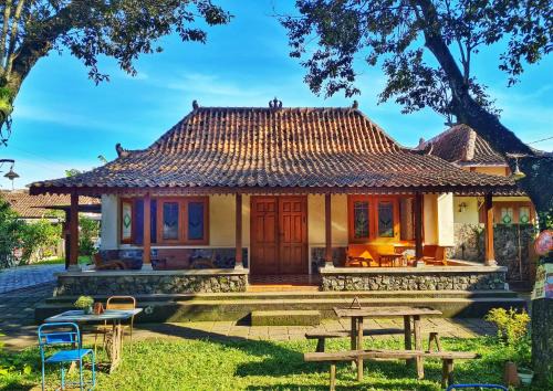 Central Yogyakarta House | Omah Pitoe Yogya Homestay