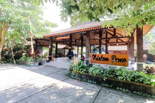 Borobudur House | Omah Rohadi Syariah by Ndalem Beong