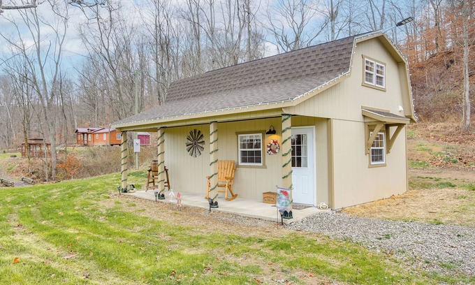 Zanesville Cabin | On 40 Acres: Charming Cabin in Zanesville!