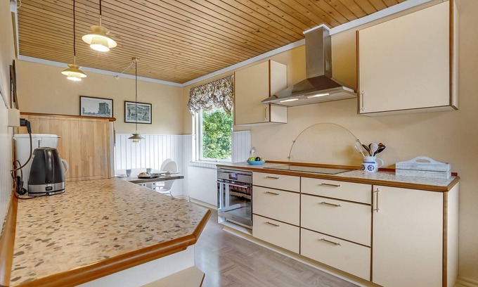 Kalvehave House | On a green property, surrounded by trees, this vacation home in Kalvehave awaits you.