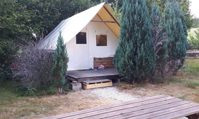 Le Clerjus House | On an estate with an indoor swimming pool, spend an unusual night in a cabin.