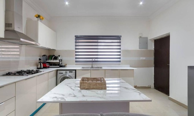 Ofin Villa | On Ikate Elegushi beach - 3bedroom home