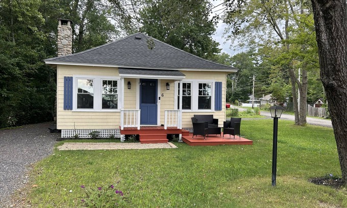 Lakeville House | On MA’s largest recreational pond. 45 minutes from Boston, Cape Cod & Providence