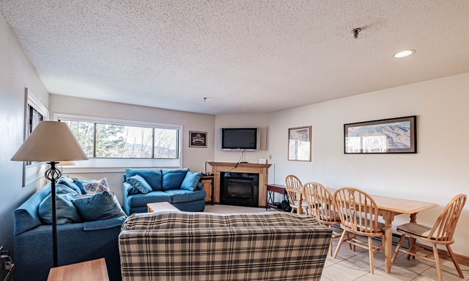 Sunday River Area Condo | On Mountain two bedroom unit sleeping 6