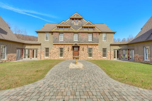 Kingsport House | On-Site Hiking Bays View Lodge in Kingsport!