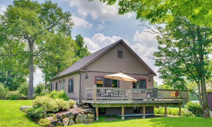 Hardwick House | On-Site VAST Hiking Trail: Hardwick Farmhouse!
