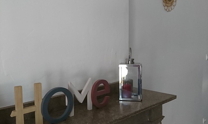 Cruzy Apartment | On the banks of the Canal du Midi, gîte in the vineyards opposite an excellent restaurant