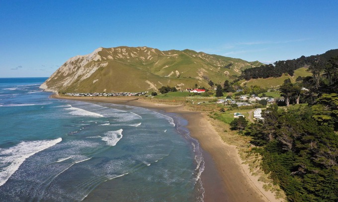 Aramoana Apartment | On the beach, fully equipped new unit with disabled access at the Marine Reserve