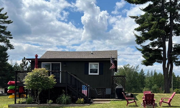 Eagle River Cabin | On the Eagle River Chain, Pier Slip, Kayaks, Wi-fi, AC, On Snowmobile Trail