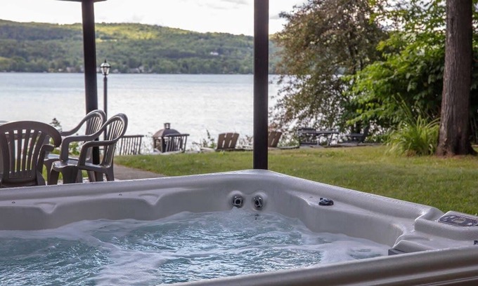 Memphremagog Regional County Municipality Ski Chalet | On the edge of lac Lovering - Spa - Monthly