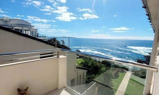 Cronulla Apartment | On The Esplanade sunny apt with a view