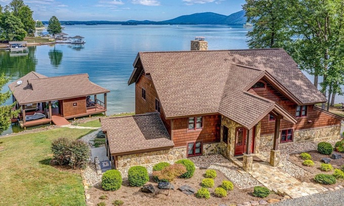 Penhook Cabin | On The Rocks SML