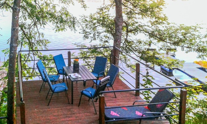 Sikory Juskie House | On the shore of Lake Laszmiaden welcomes you this spacious cottage with lake view.