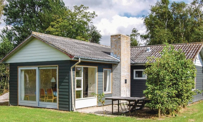 Dannemare House | On the south coast of Lolland is located this cozy cottage in quiet surroundings, which invites you