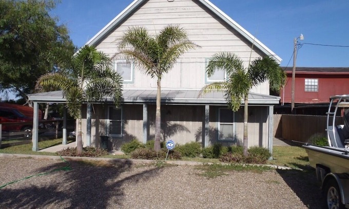 Arroyo City House | On The Water In Arroyo City - Sleeps 8 (Max. occupancy)