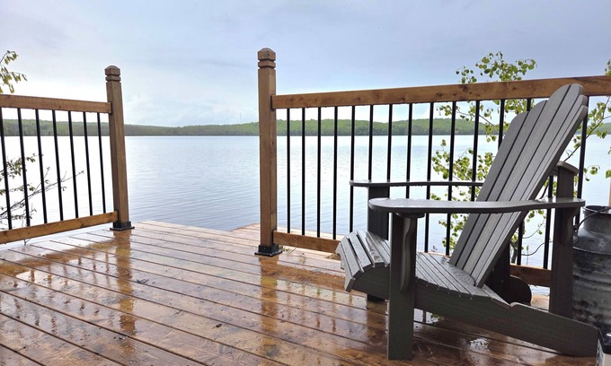 Magnetawan Cottage | On the waters edge of Lake Cecebe Tranquility above Muskoka at Rockwynn Cottages
