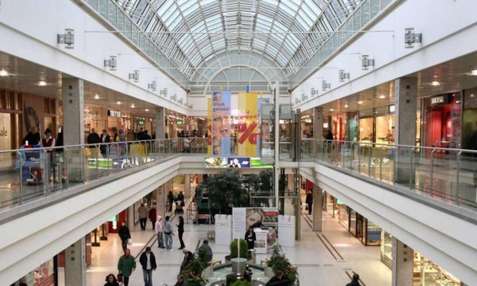 Alt-Moosach Apartment | On top Shopping Mall, 2 metro lines, quiet