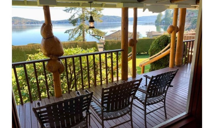 Union House | Once Upon A Time ~ Historic Waterfront View Lodge