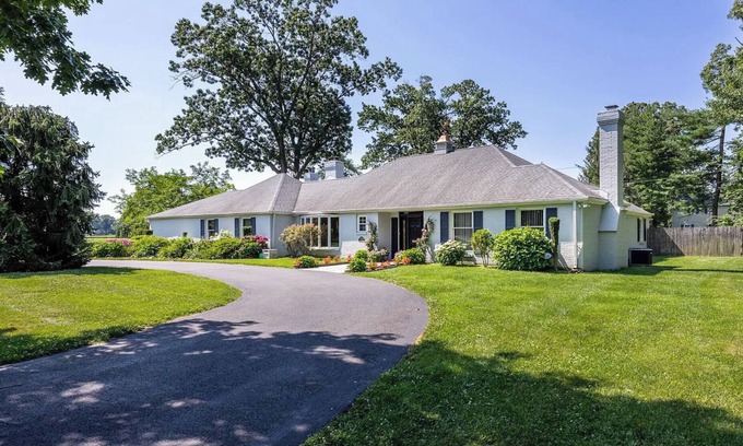 Cinnaminson Apartment | One Bdr Apt/Beautiful Area
