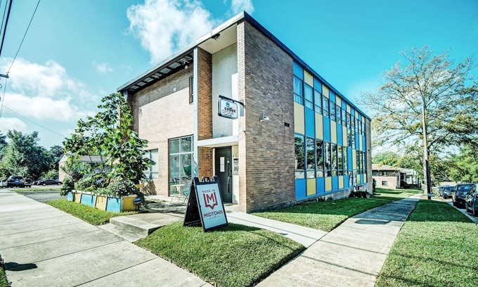 Greater Belhaven Apartment | One Bed Unit Above Coffee Shop in Jackson