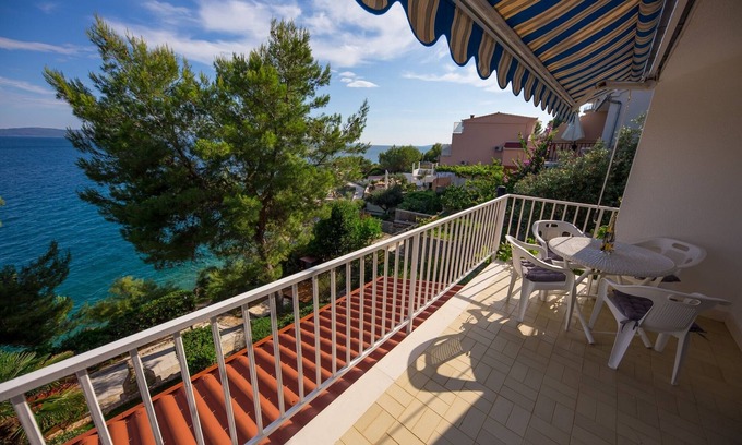 Businci Apartment | One bedroom apartment near beach Rastići, Čiovo (A-9470-b)
