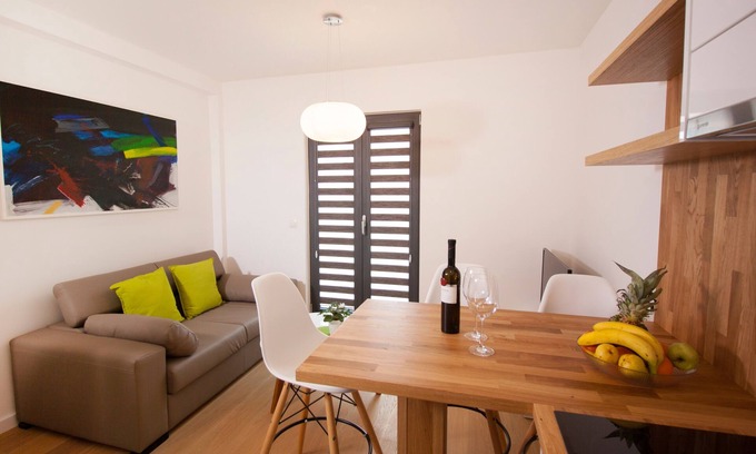 Makarska Old Town Apartment | One bedroom apartment with air-conditioning Makarska (A-19145-d)