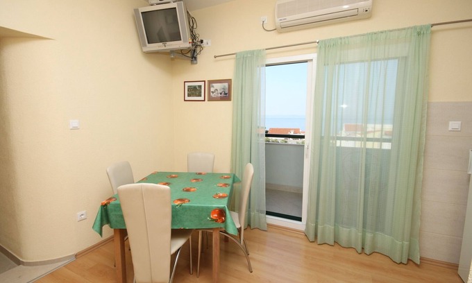 Ratac Apartment | One bedroom apartment with balcony and sea view Makarska (A-6632-b)