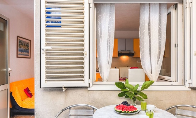 Bili brig Apartment | One bedroom apartment with terrace Makarska (A-12336-a)