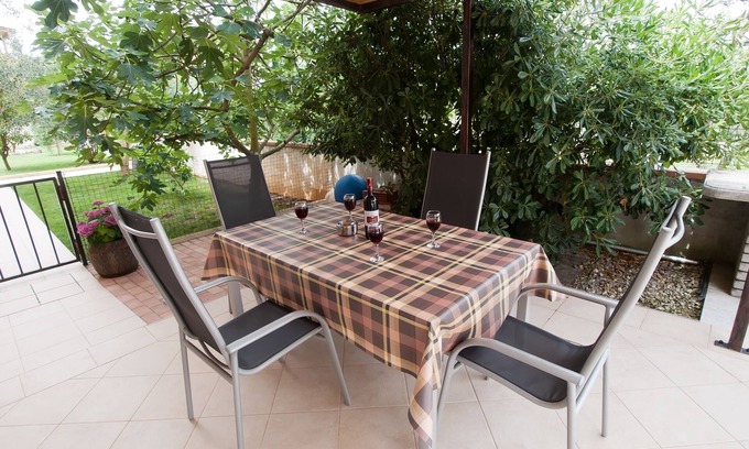 Vinkuran Apartment | One bedroom apartment with terrace Vinkuran, Pula (A-21016-b)
