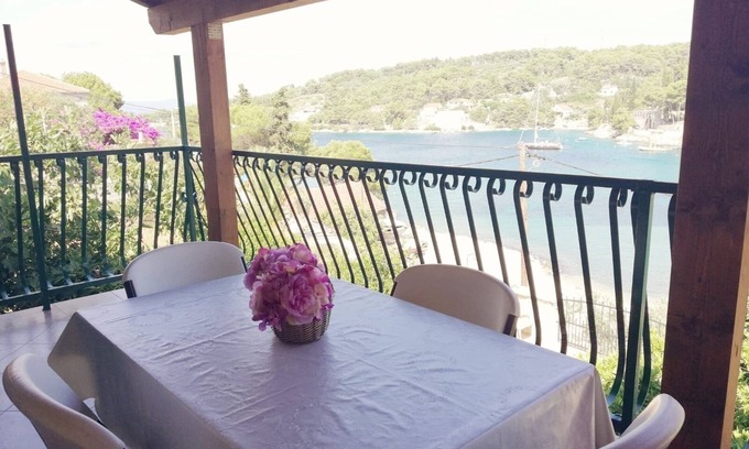 Rogac Apartment | One bedroom apartment near beach Rogač, Šolta (A-5166-a)