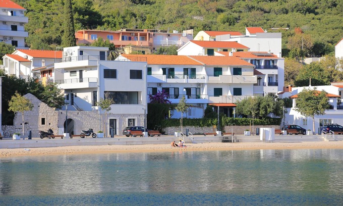 Igrane Apartment | One bedroom apartment near beach Igrane, Makarska (A-6653-c)