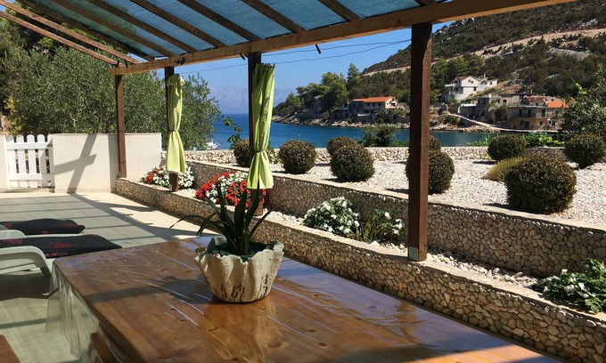 Jelsa Apartment | One bedroom apartment near beach Cove Prapratna - Prapatna, Hvar (A-5704-e)