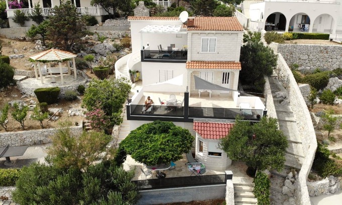 Sevid Apartment | One bedroom apartment near beach Sevid, Trogir (A-14790-b)