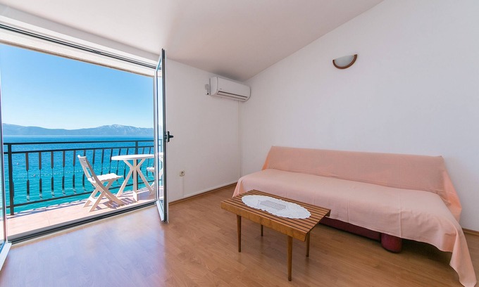 Brist Apartment | One bedroom apartment near beach Brist, Makarska (A-15465-a)